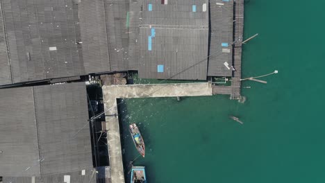 volando sobre el pueblo de pescadores