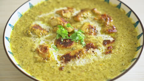 Afghani-chicken-in-green-curry-or-Hariyali-tikka-chicken-hara-masala---Indian-food-style