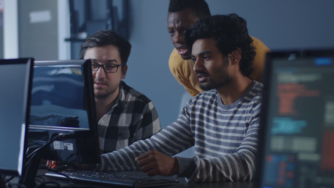 sviluppatori di software che coordinano un progetto