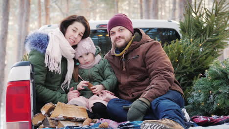 A-Happy-Young-Family-Getting-Ready-For-The-Christmas-Morning-Sitting-In-The-Back-Of-The-Car-After-A-