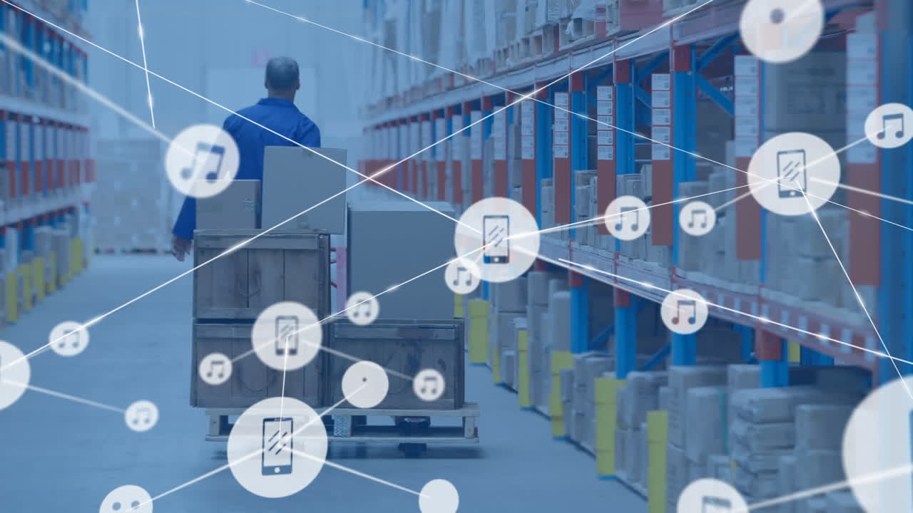 animación de la red de conexiones con iconos sobre el hombre que trabaja en el almacén