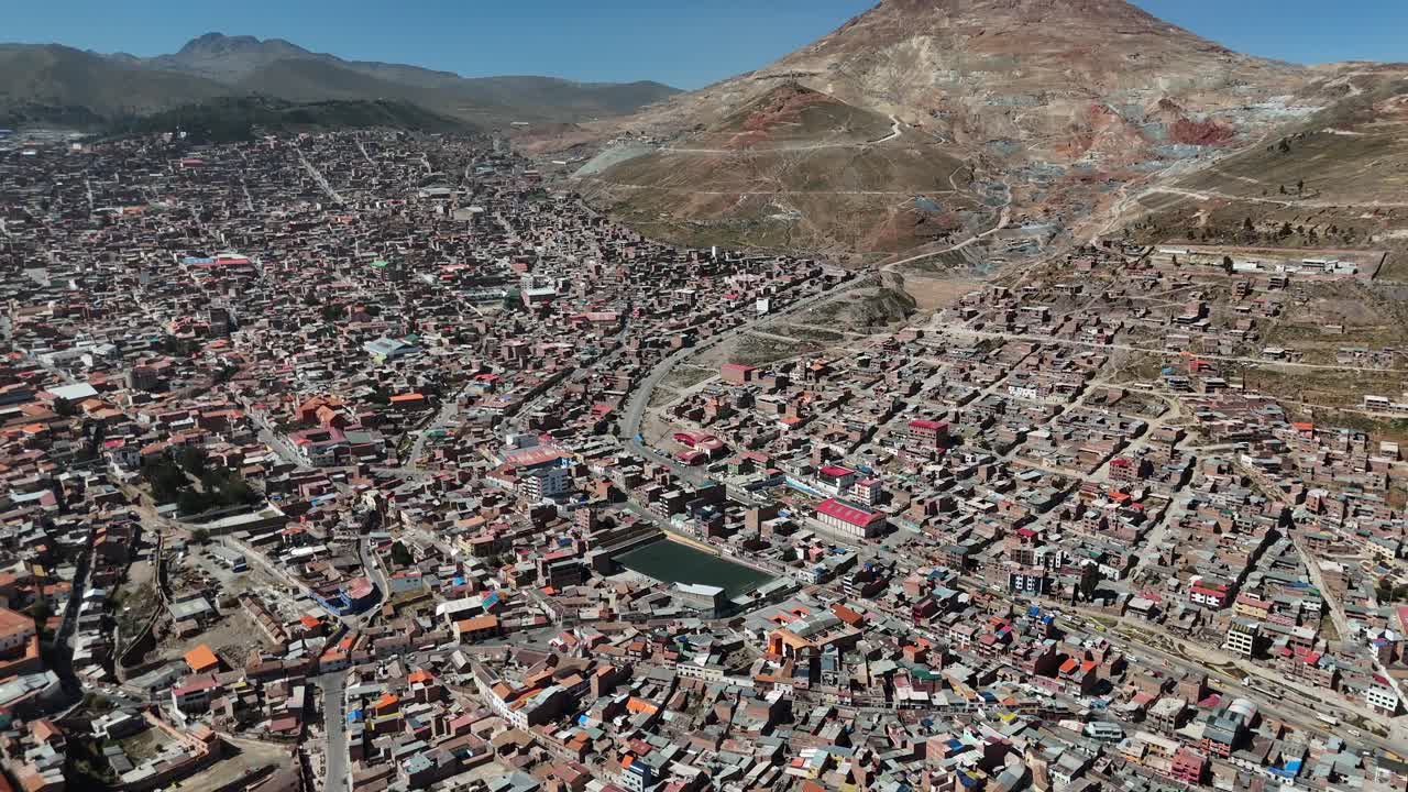 potosí ciudad sudamericana bolivia mina de plata nacional de la moneda boliviana ciudad minera de potosí vista aérea de avión no tripulado