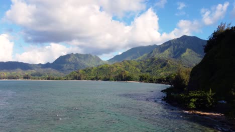 Cinematic-Aerial-shot-of-Hanalei-Bay-and-green-mountains,-beach,-ocean-with-the-Hanalei-River-in-Kauai,-Hawaii