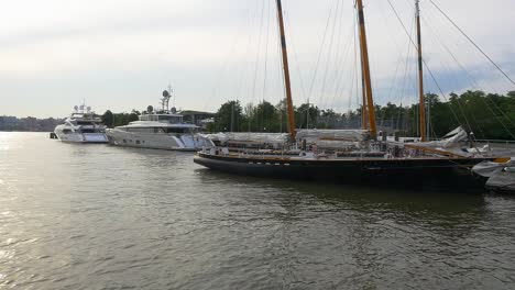 New-Yorker-Boote-Am-Chelsea-Pier