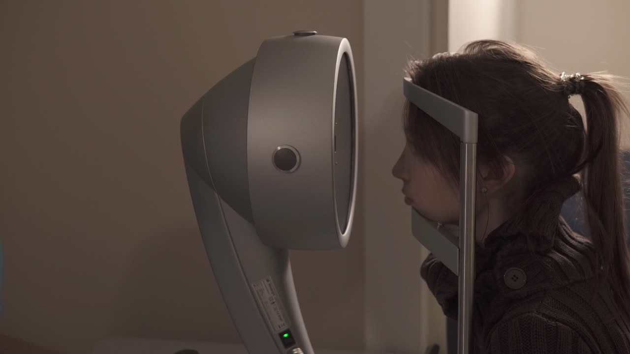 осмотр глаз у ребенка