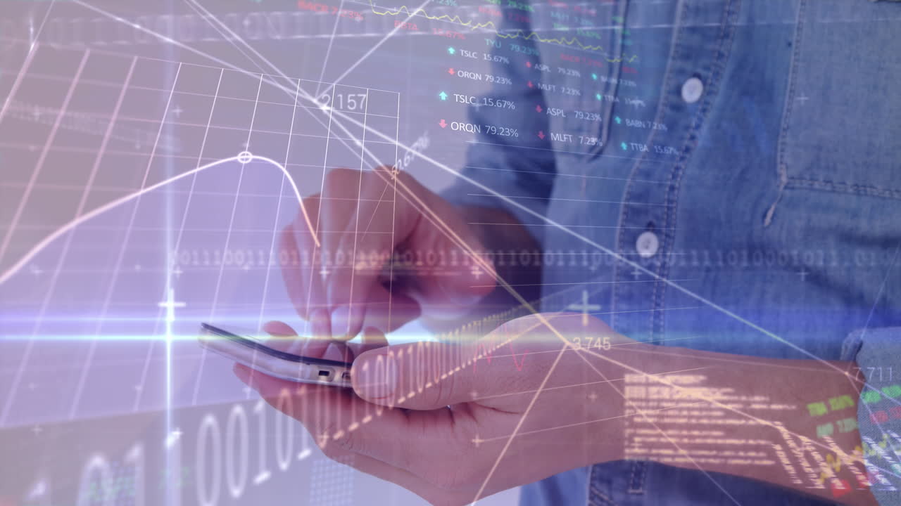 animación del procesamiento de datos del mercado de valores contra la sección media del hombre que usa un teléfono inteligente