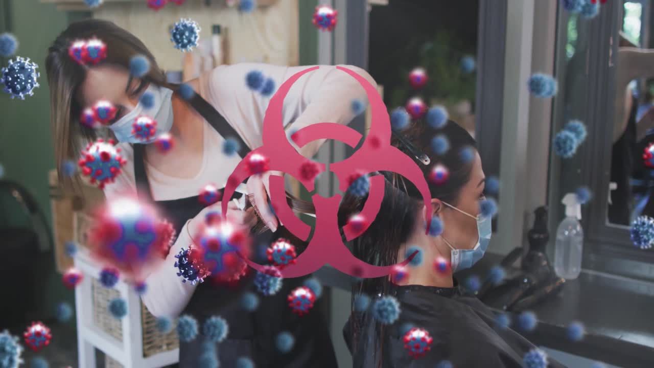animación de células de coronavirus sobre una peluquera caucásica y una mujer que usa máscaras faciales