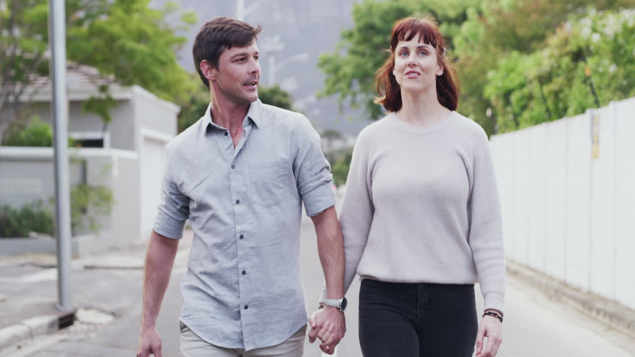 dando un paseo por su nuevo vecindario