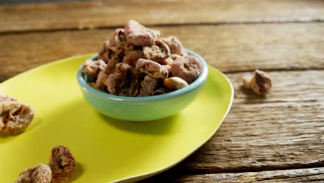 dried figs on wooden table 4k