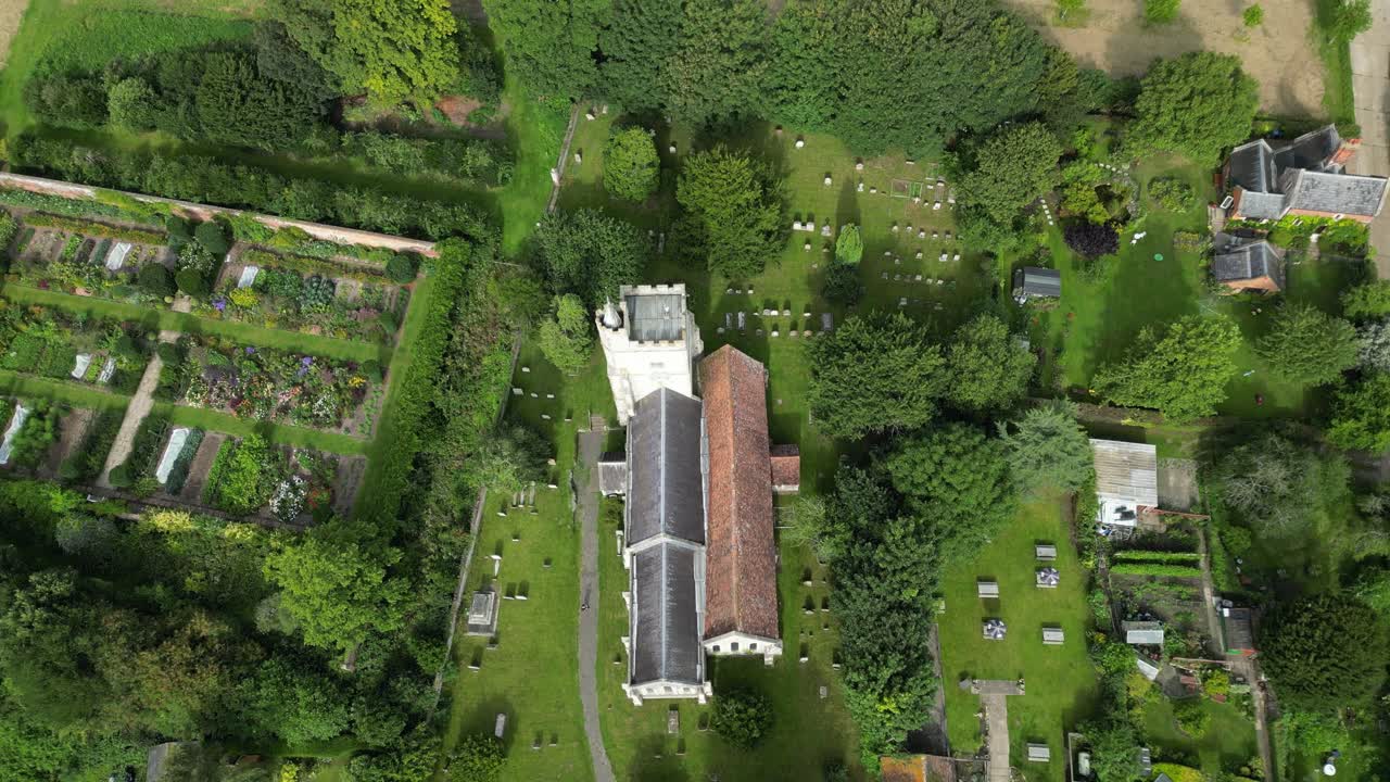 ⁇ 네스톤 의 성 십자가 교회 와 묘지 위 에 있는 빠른 위 아래 판