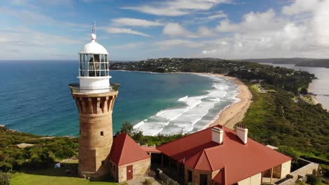 Palm-Beach,-Sydney,-with-its-beautiful-panoramic-vista-of-the-coastline,-crystal-clear-waters,-and-iconic-lighthouse