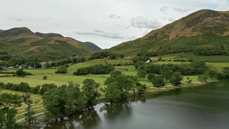 巴特米爾湖 (buttermere) 是英國西北部湖區的一座湖泊