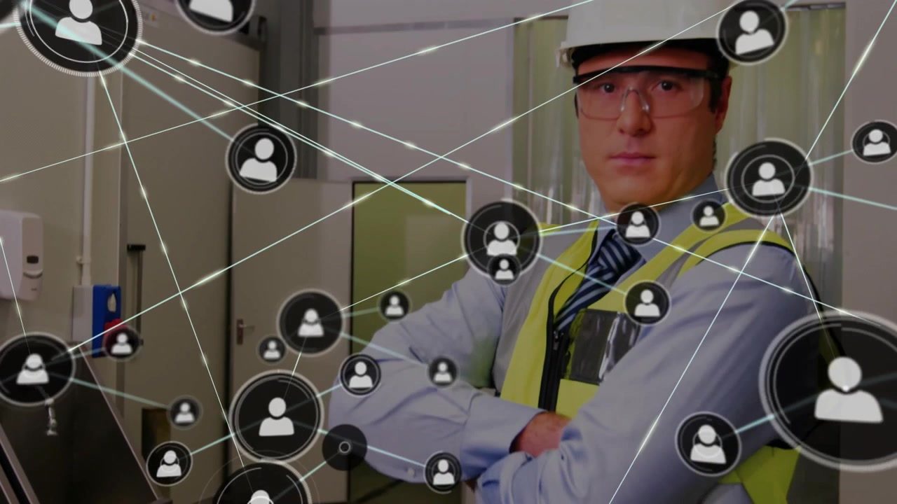 Ispettore della sicurezza che attiva un'icona di rete in un corridoio industriale, generando una rete di connessioni animate