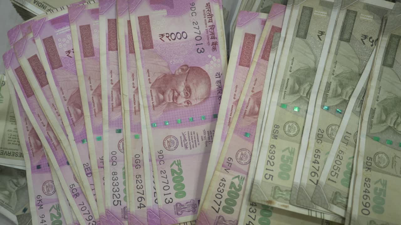 2000 and 500 Rupee Indian Banknotes, Closeup