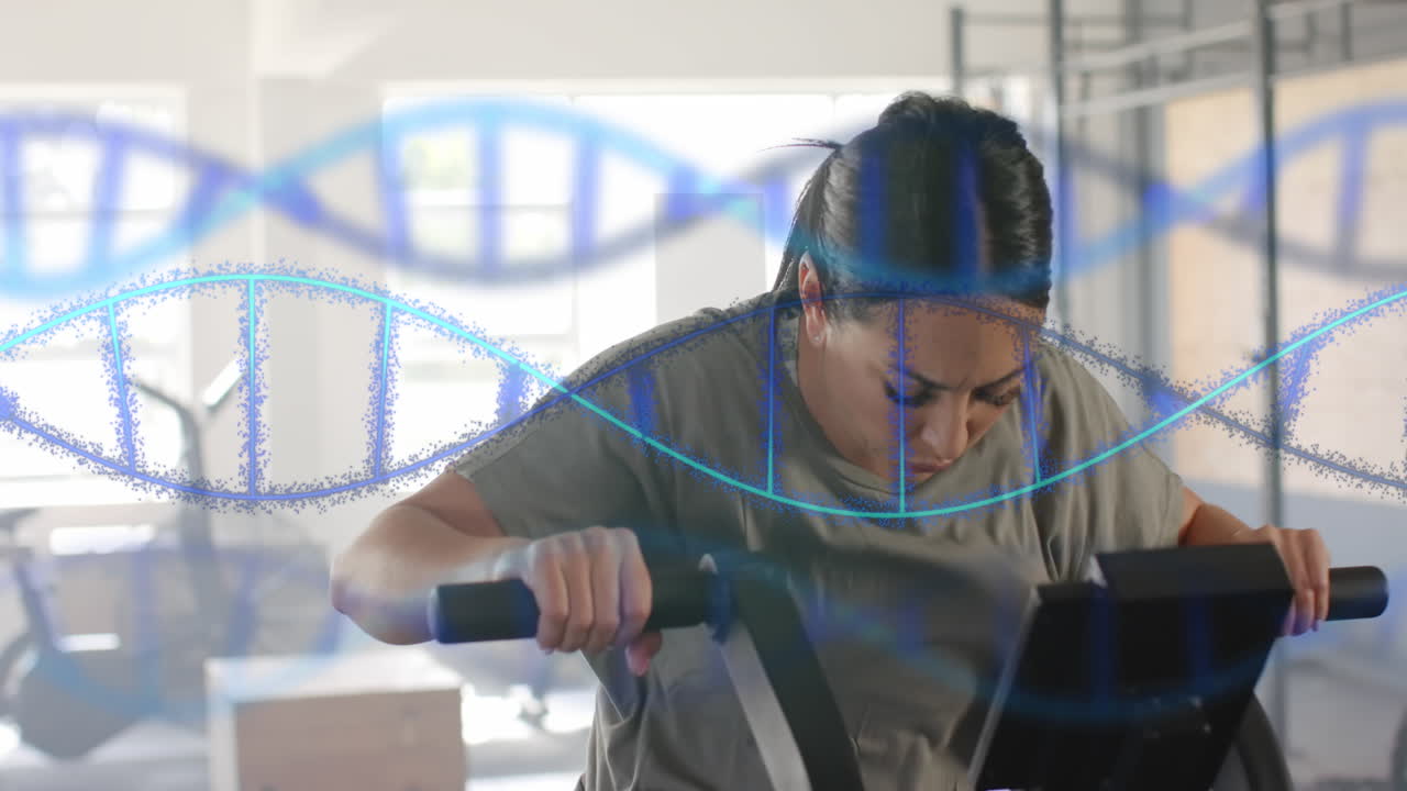 체육관에서 타원형에서 크로스 트레이닝을 하는 백인 여성에 대한 dna 가닥의 애니메이션