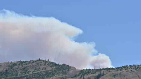 El-Horizonte-De-Kamloops-A-Través-Del-Humo-De-Los-Incendios-Forestales-Del-Lago-Ross-Moore:-Un-Lapso-De-Tiempo