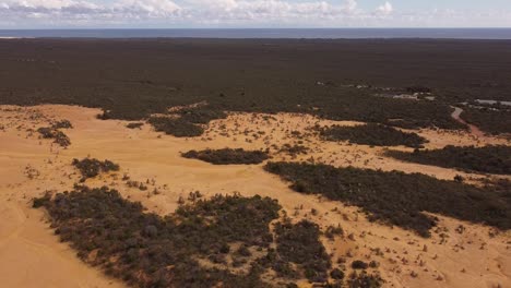 Die-Pinnacles-Sind-Kalksteinformationen-Im-Nambung-National-Park-In-Westaustralien