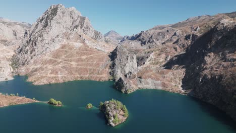 La-Antena-Panorámica-Establece-El-Paisaje-Accidentado-De-Las-Montañas-Tauro,-Turquía.