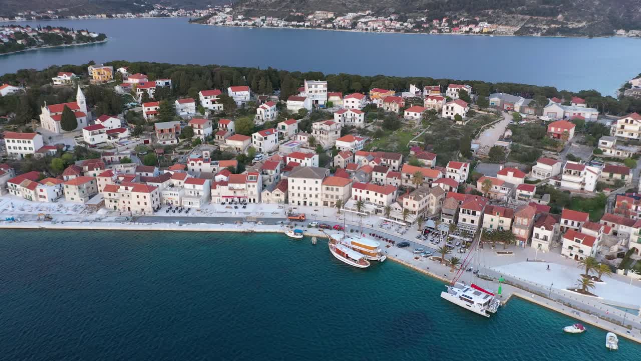 크로아티아의 로고즈니카 시 아드리아 해안에 있는 빌라, 호텔, 주택 - 공중 촬영