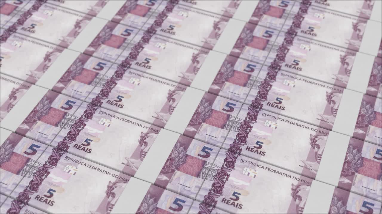 impresión de billetes de 5 reales brasileños por una prensa de dinero
