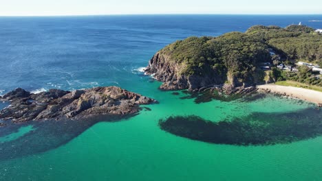 revelar la playa del barco - rocas de foca - costa norte media - nueva gales del sur - nsw - australia - toma aérea