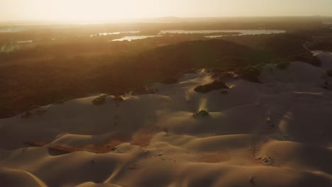 Antena:-Puesta-De-Sol-En-Las-Dunas-De-Cumbuco,-Brasil