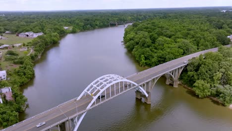 Edmund-Pettus-Bridge-in-Selma,-Alabama-with-drone-video-moving-in-a-circle