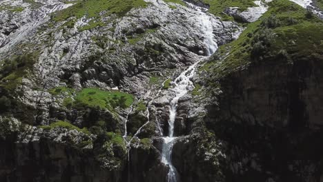 cascada de montaña