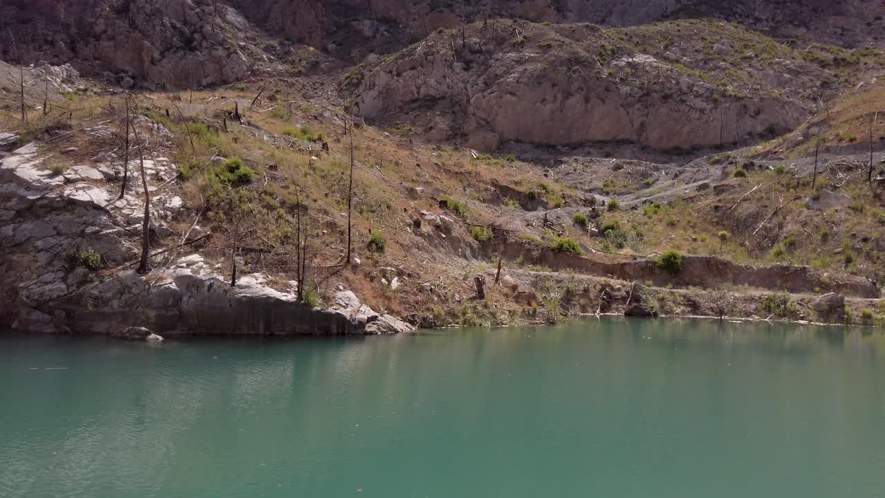 paseo en bote con recorrido por el cañón verde cerca de manavgat en antalya, turquía