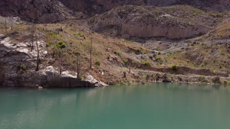 Paseo-En-Barco-Con-Recorrido-Por-El-Cañón-Verde-Cerca-De-Manavgat-En-Antalya,-Turquía