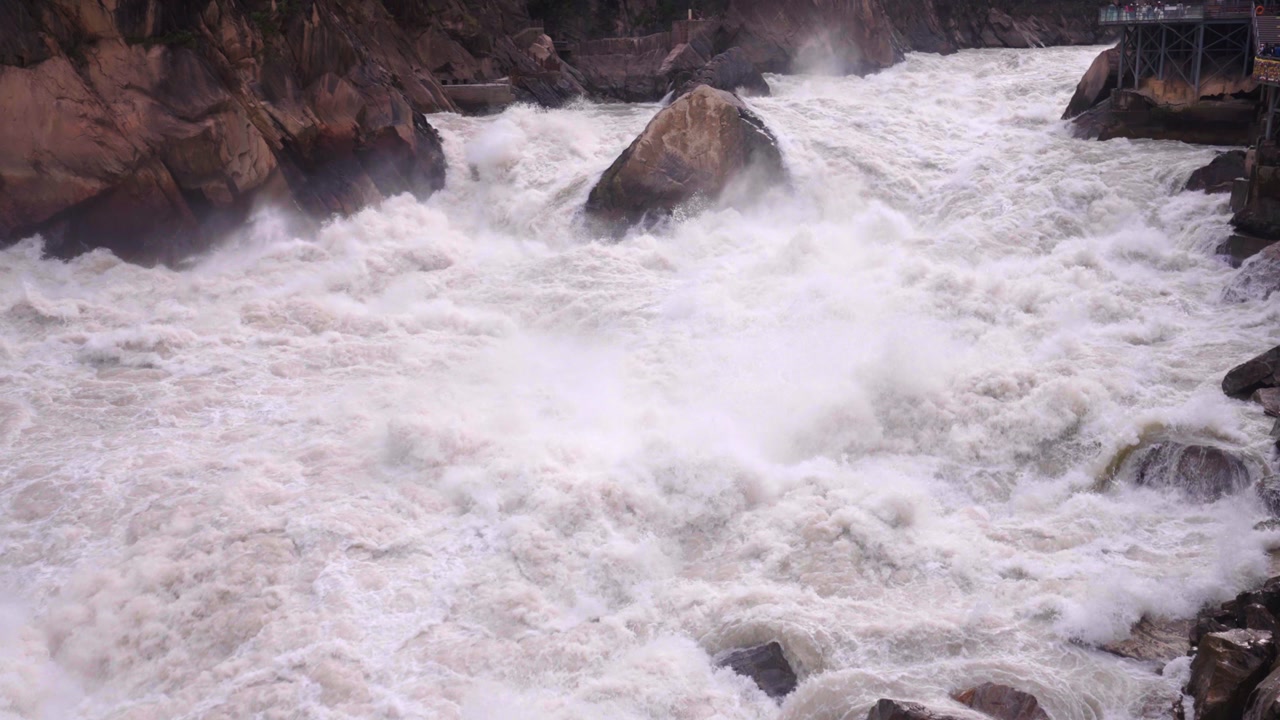 Turbulent Jinsha River Rapids in Tiger Leaping Gorge, Yunnan, China
Majestic Canyon Scenery of Tiger Leaping Gorge with Powerful River Currents