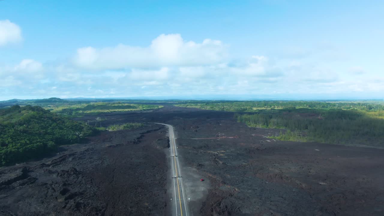 vista de avión no tripulado de la autopista en la isla grande de hawai_usa