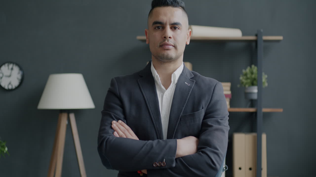 retrato de un hombre de negocios en la oficina