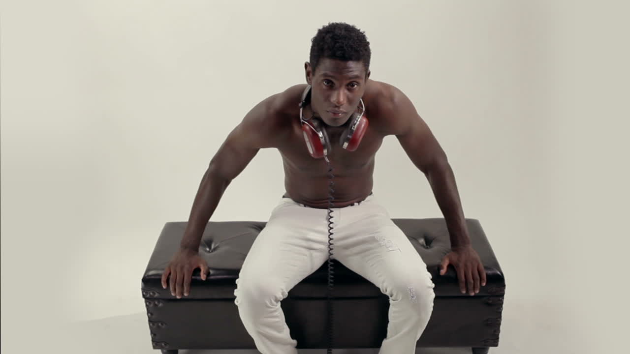 joven bailando video 07