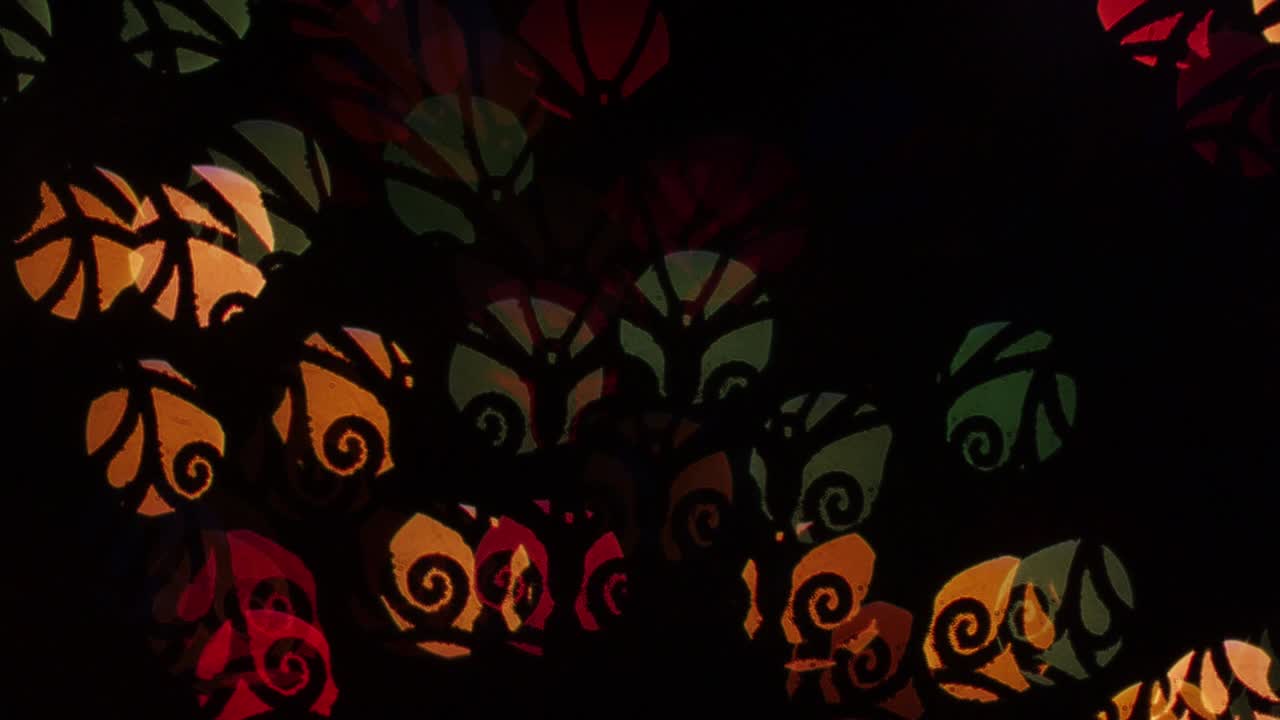 검은색 배경에 보케를 휘두르는 빛. 모양