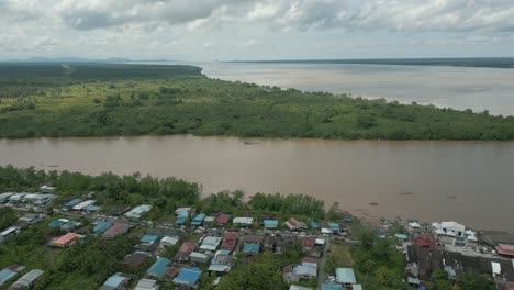 Drohnenansicht-Der-Stadt-Lingga,-Sri-Aman-Sarawak,-Malaysia