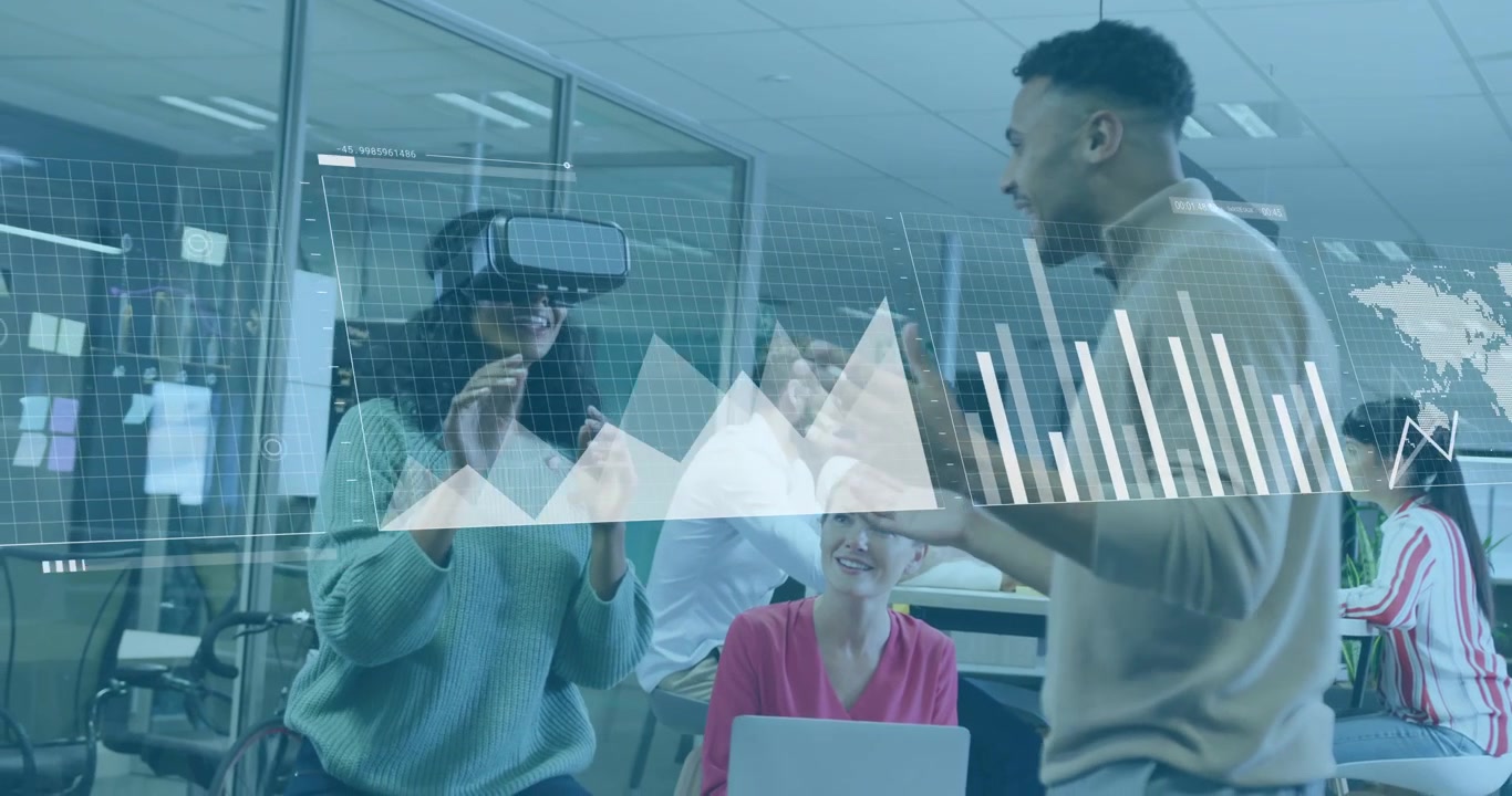 VR-bruger løfter en finger og aktiverer dynamiske datadiagrammer, mens en mandlig oplægsholder vejleder i global dataanalyse.