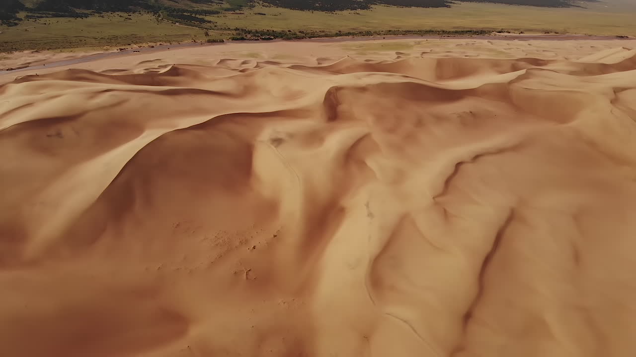 vista aérea del gran parque nacional y reserva de las dunas de arena, colorado, ee.uu.