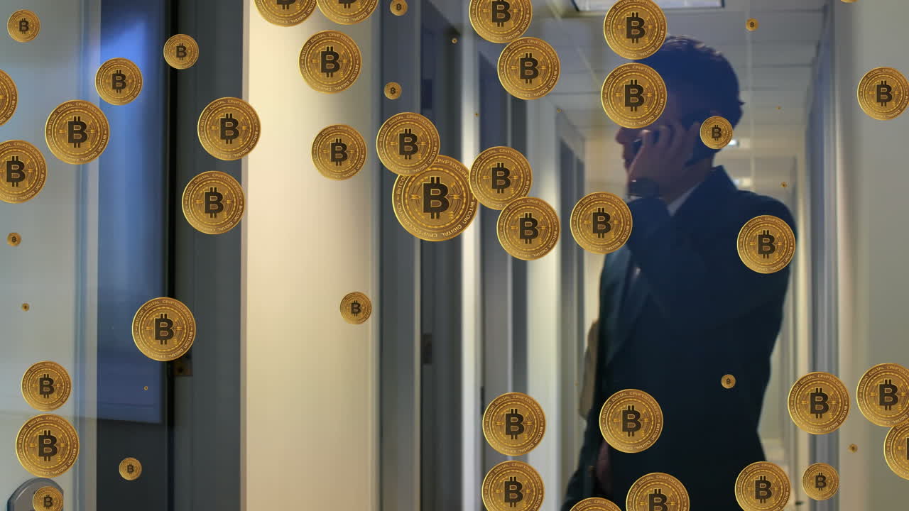 animación de símbolos de bitcoin sobre diversas personas de negocios en la oficina