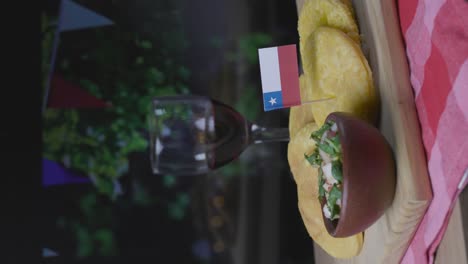sopaipillas y pebre fiestas patrias chile vino de cocina que se sirve verticalmente