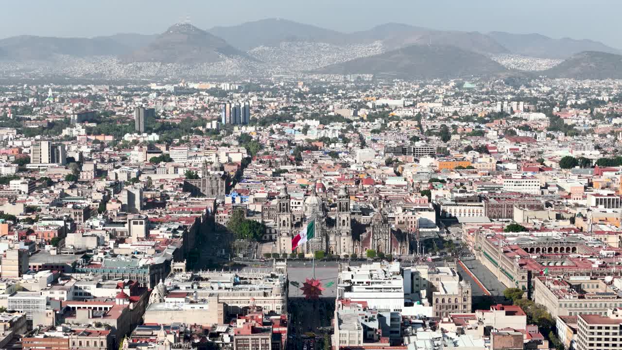 tomada de avión no tripulado del zocalo en el centro de la ciudad de méxico