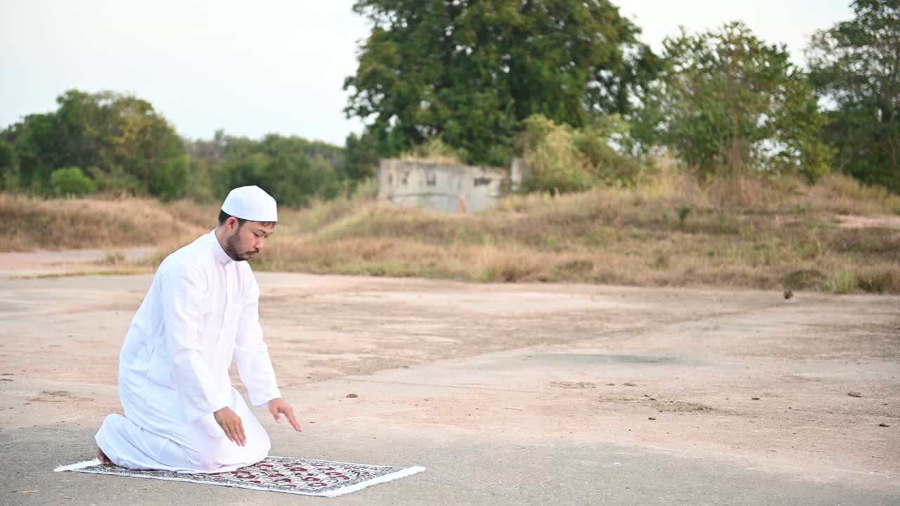 실루 젊은 아시아 무슬림