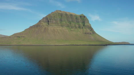 kirkjufell mountain iceland