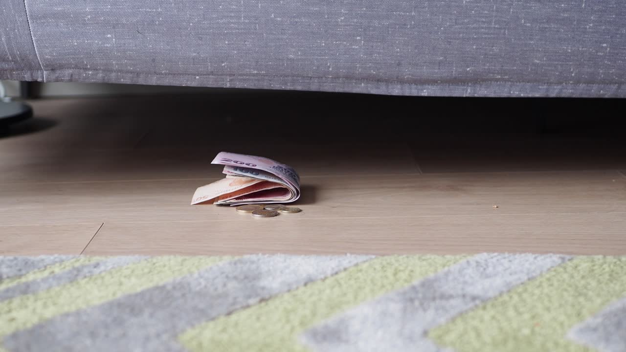 소파 에 숨겨진 돈