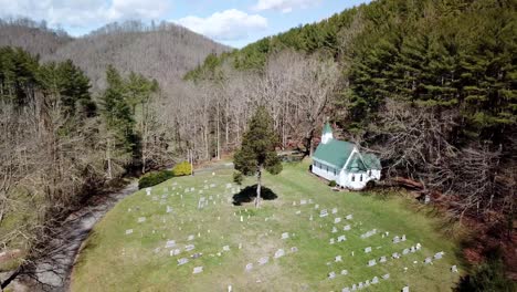 Aerial-Pullout-St-Johns-Episcopal-Church,-Valle-Crucis-NC