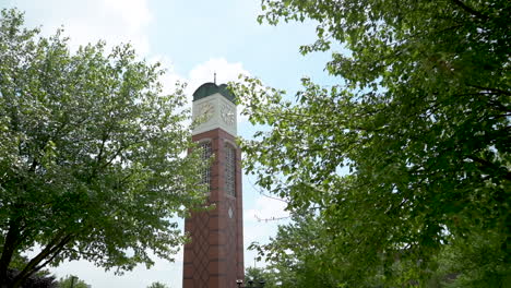 Glockenturm-In-Allendale,-Michigan-Stockvideomaterial-Grand-Valley-State-University