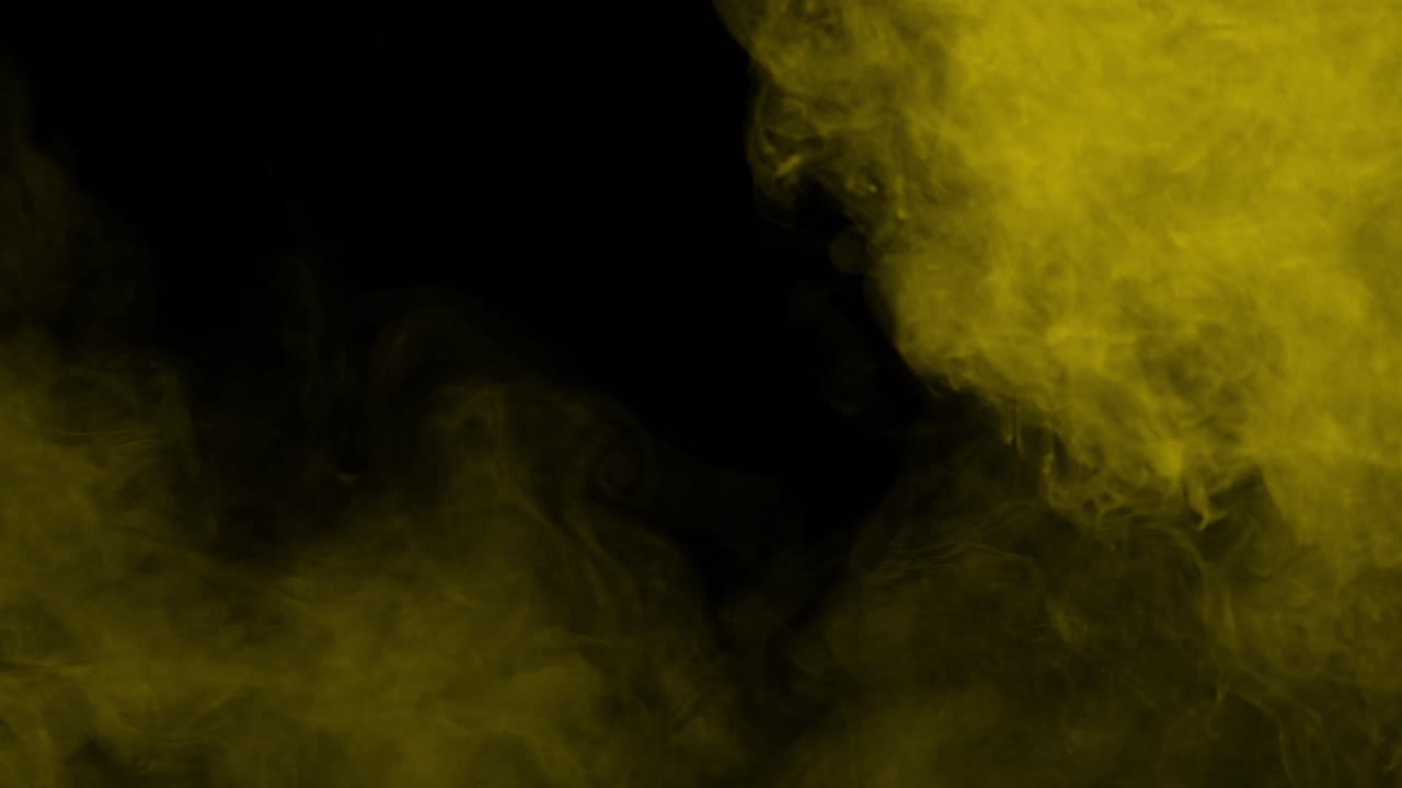 Fitta nebbia giallo dorato si solleva e turbina, creando una texture dinamica per overlay su sfondo nero