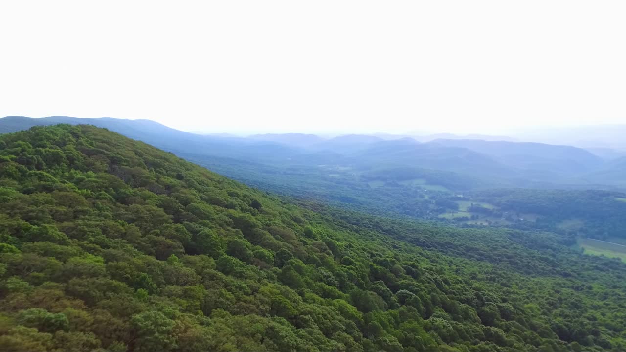 antena sobre la cordillera en el condado de monroe, virginia occidental