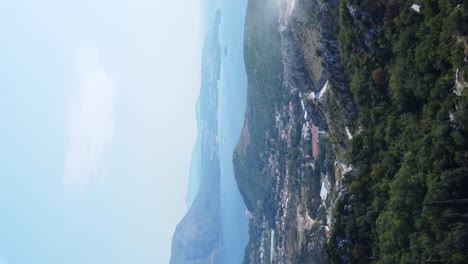 Disparo-De-Drones-Volando-Sobre-La-Hermosa-Naturaleza-En-Croacia