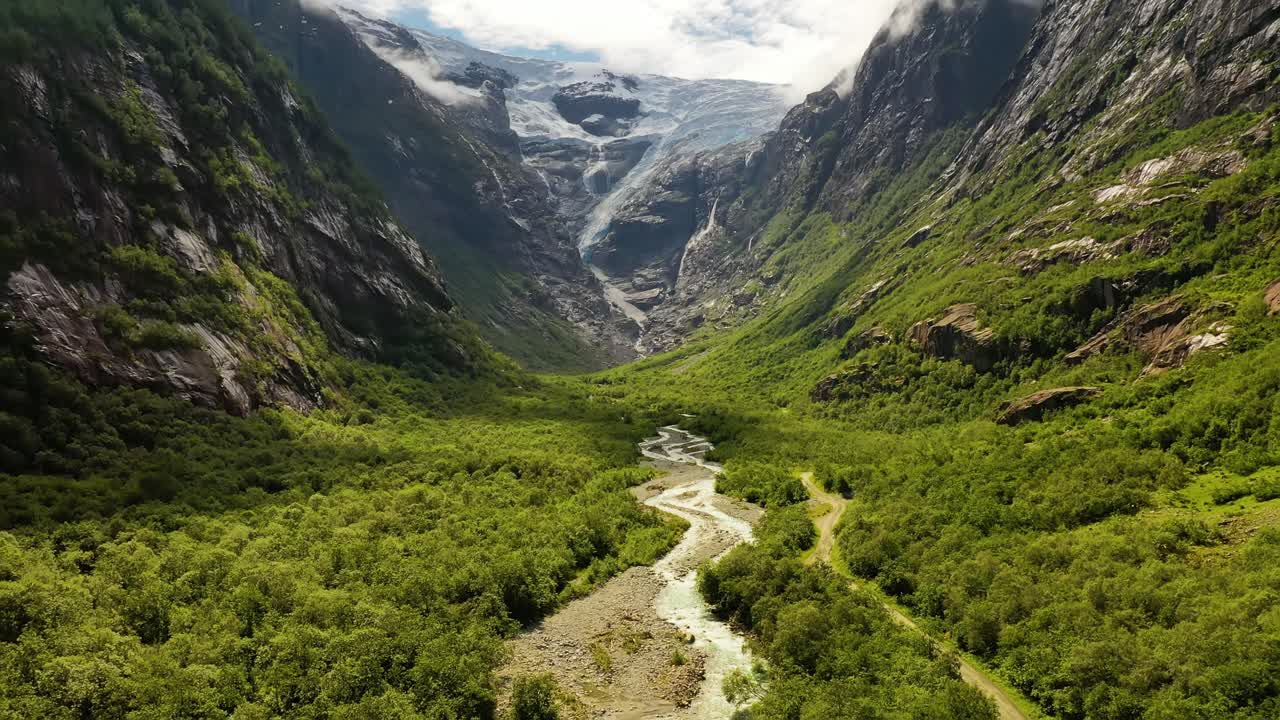 Krásná norská příroda, ledovec Kjenndalsbreen